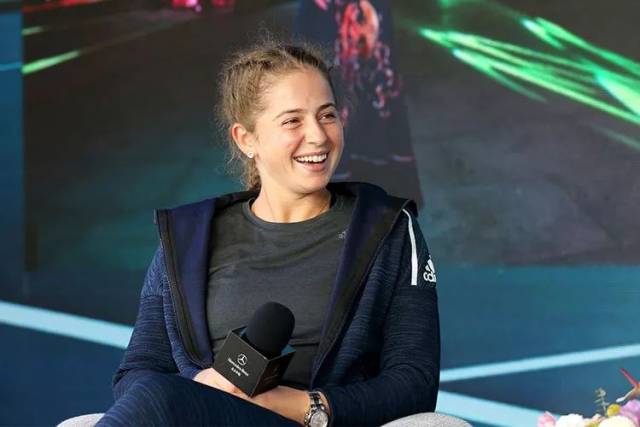 她在场上赢 她在场上赢